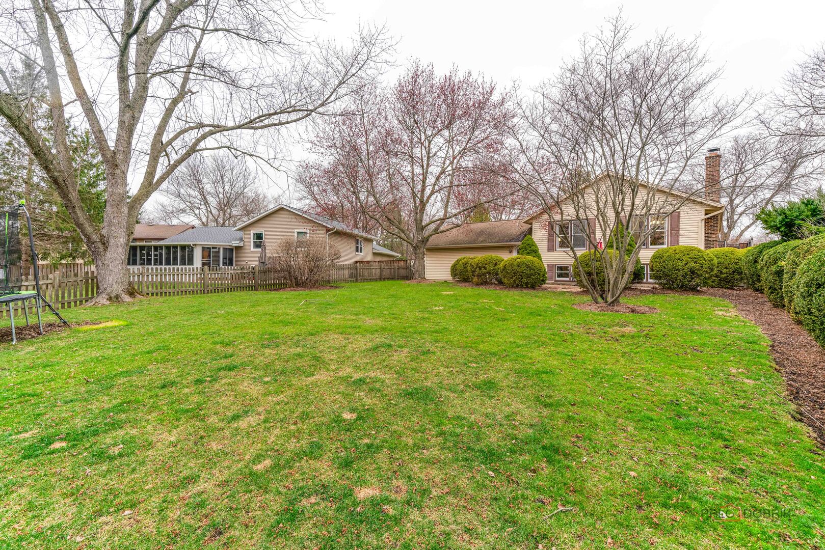 125 S Deerpath Drive, Vernon Hills, IL 60061