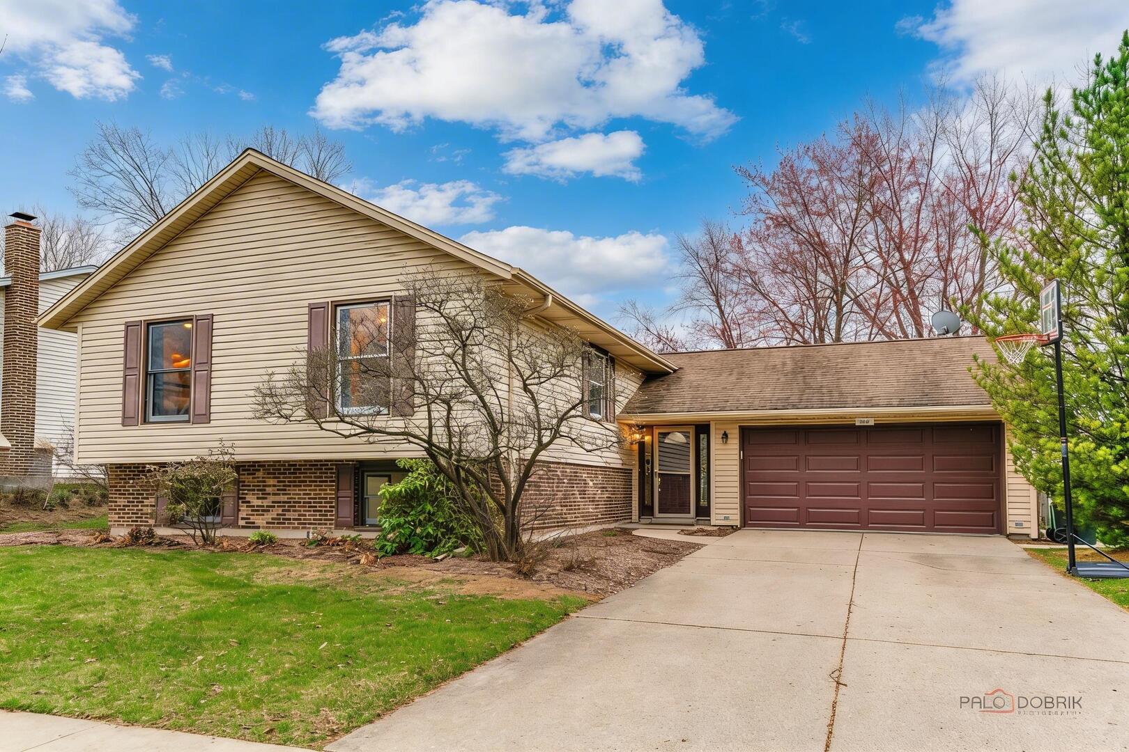 125 S Deerpath Drive, Vernon Hills, IL 60061