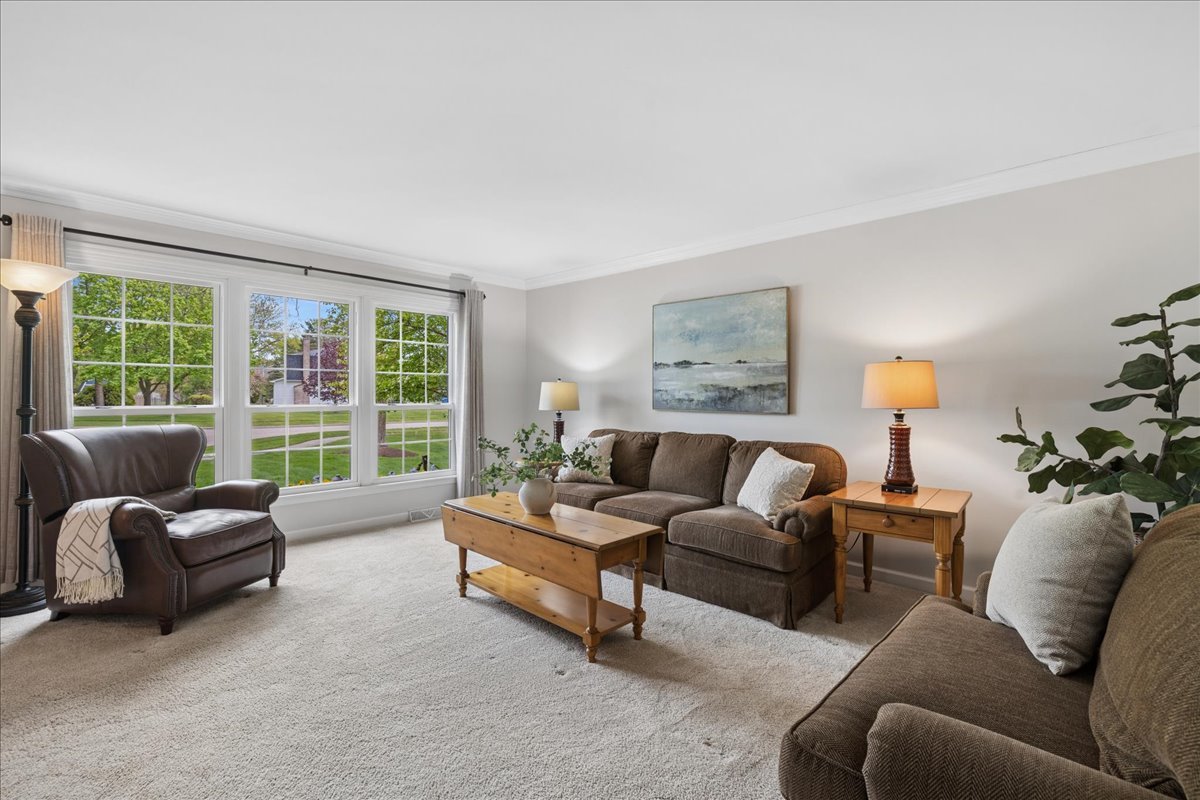 1207 Abbey Court, Libertyville, IL 60048