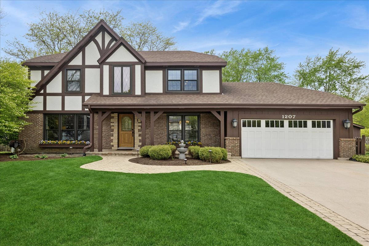 1207 Abbey Court, Libertyville, IL 60048
