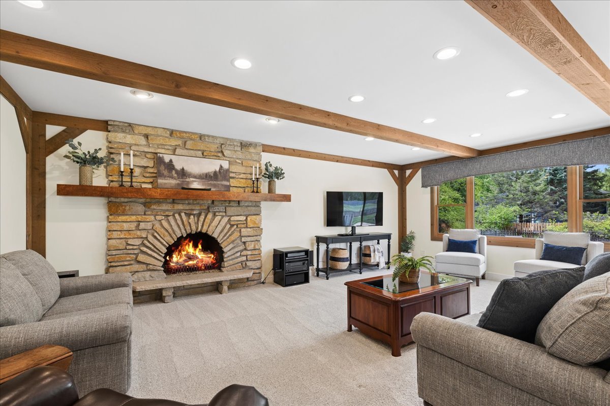 1207 Abbey Court, Libertyville, IL 60048