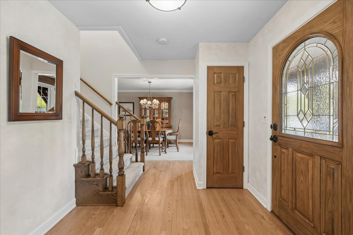 1207 Abbey Court, Libertyville, IL 60048