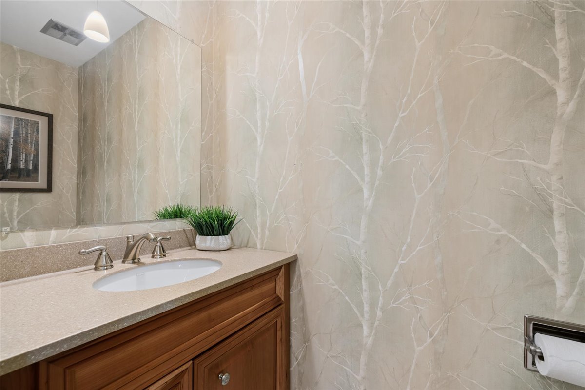 1207 Abbey Court, Libertyville, IL 60048