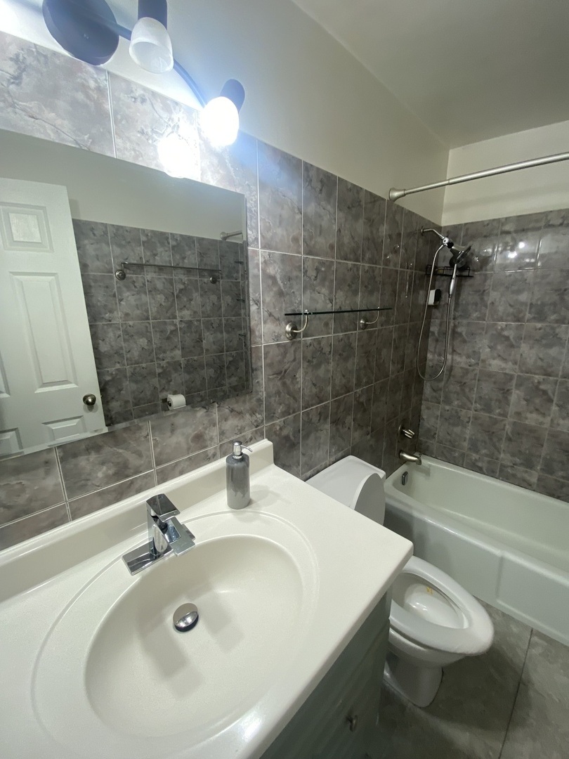 9708 S NOTTINGHAM Avenue #9, Chicago Ridge, IL 60415