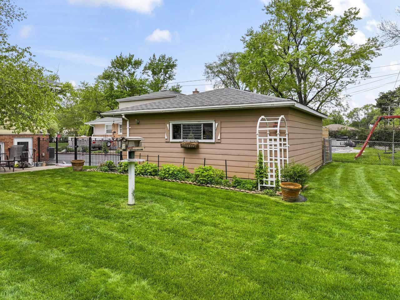 3N303 N Emroy Avenue, Elmhurst, IL 60126