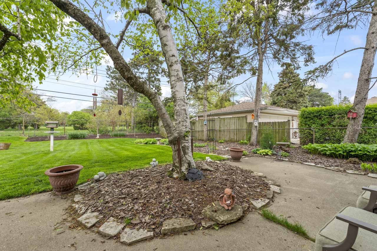 3N303 N Emroy Avenue, Elmhurst, IL 60126