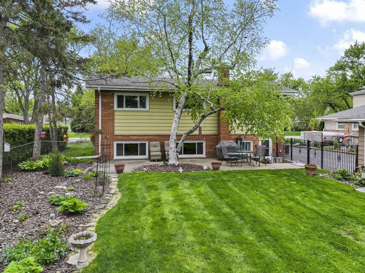 3N303 N Emroy Avenue, Elmhurst, IL 60126