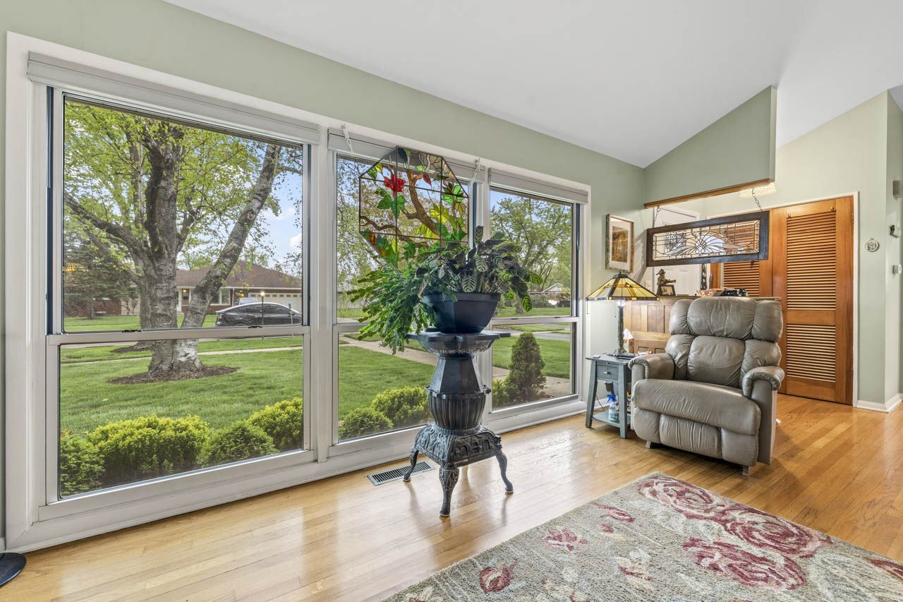 3N303 N Emroy Avenue, Elmhurst, IL 60126