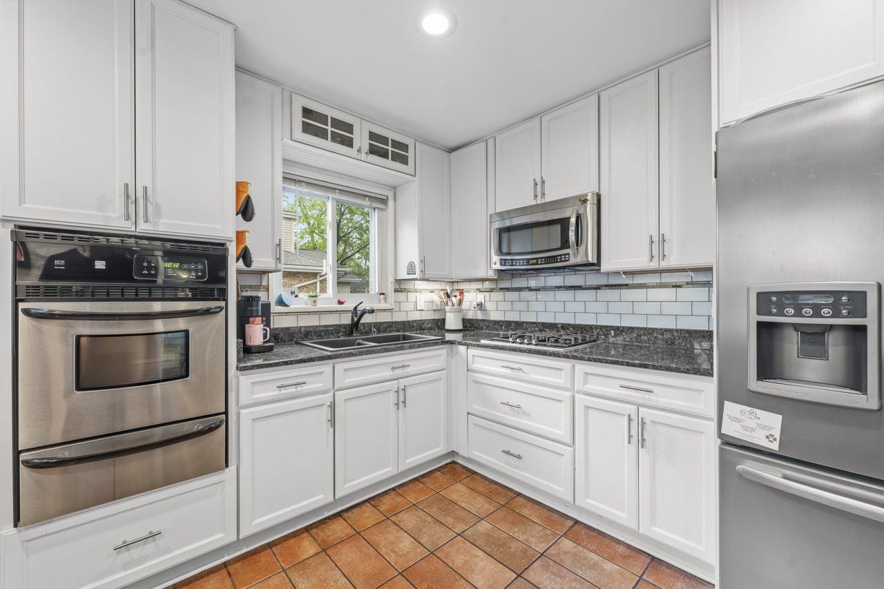 3N303 N Emroy Avenue, Elmhurst, IL 60126