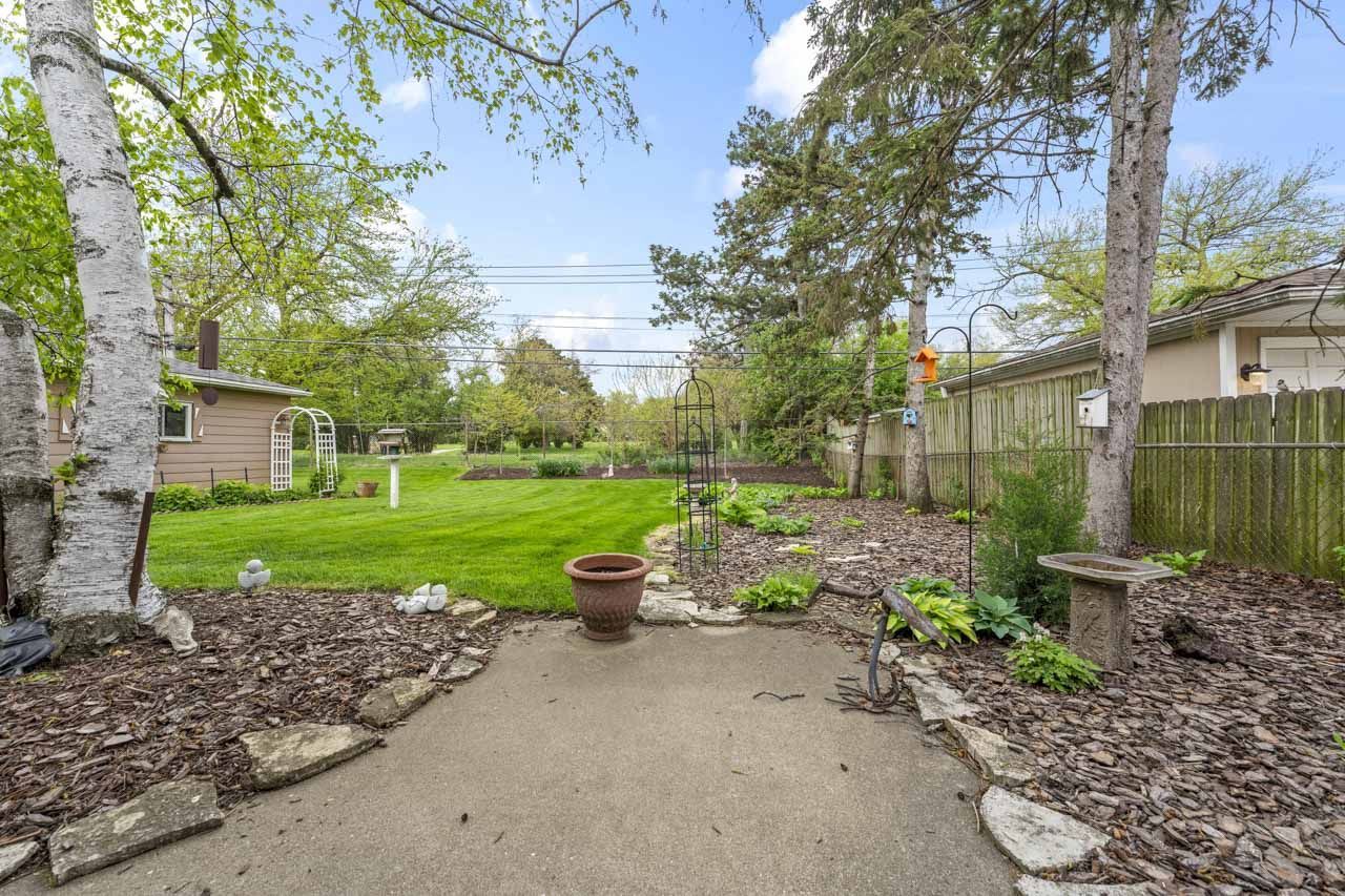 3N303 N Emroy Avenue, Elmhurst, IL 60126