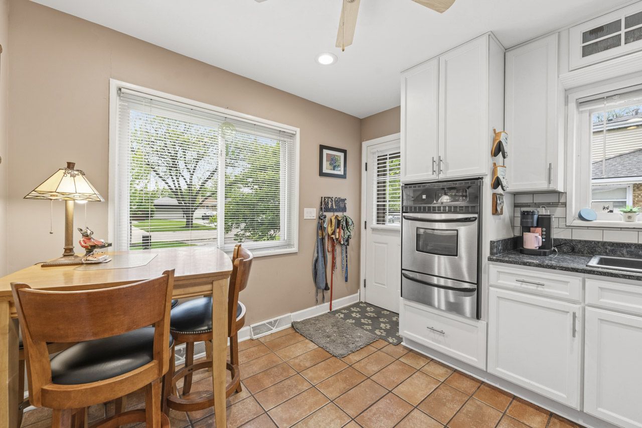 3N303 N Emroy Avenue, Elmhurst, IL 60126
