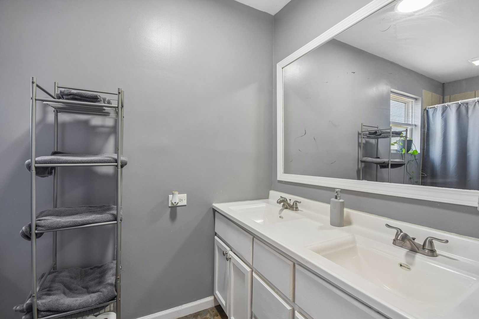 3009 Elisha Avenue, Zion, IL 60099