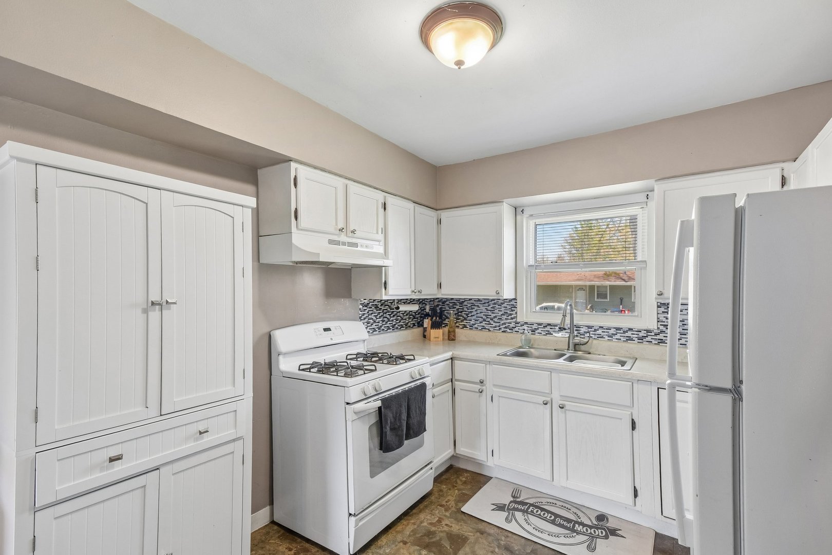 3009 Elisha Avenue, Zion, IL 60099