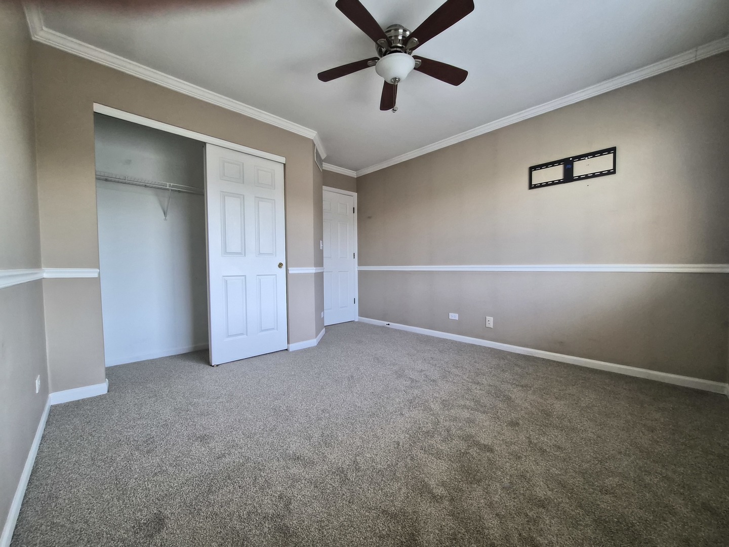 1015 Woodview Court #1015, Aurora, IL 60502