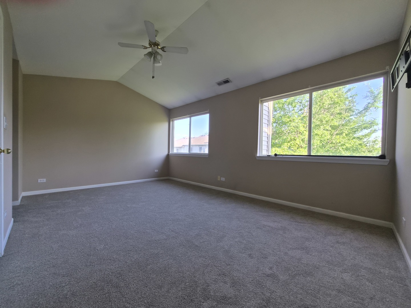 1015 Woodview Court #1015, Aurora, IL 60502