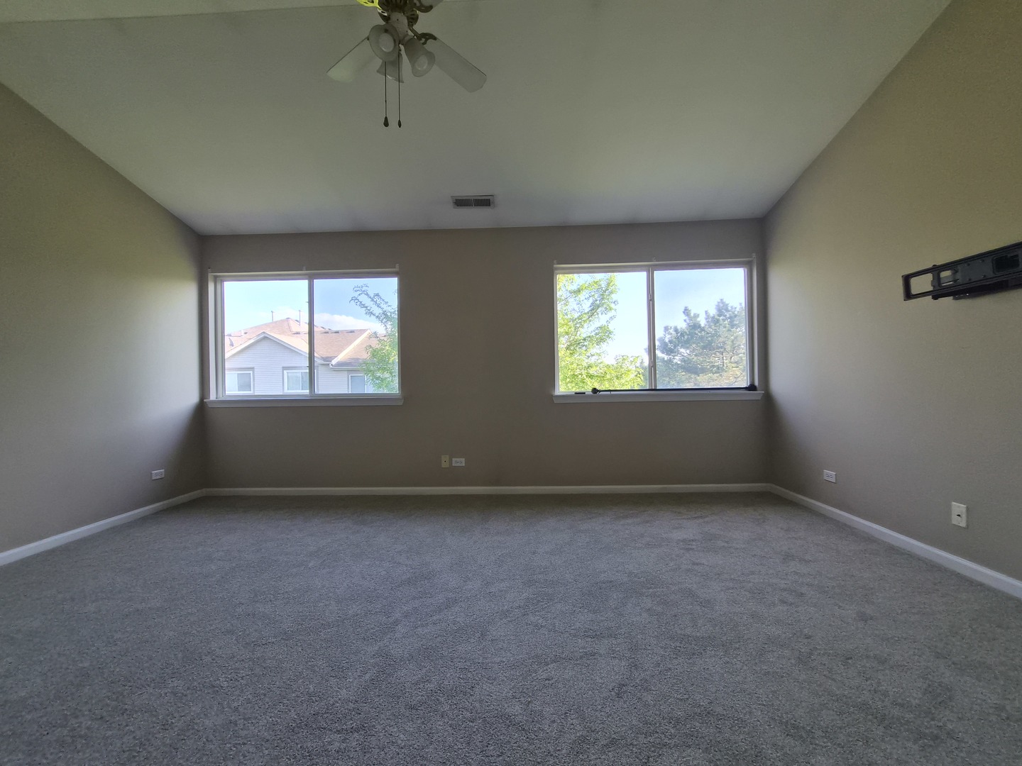 1015 Woodview Court #1015, Aurora, IL 60502
