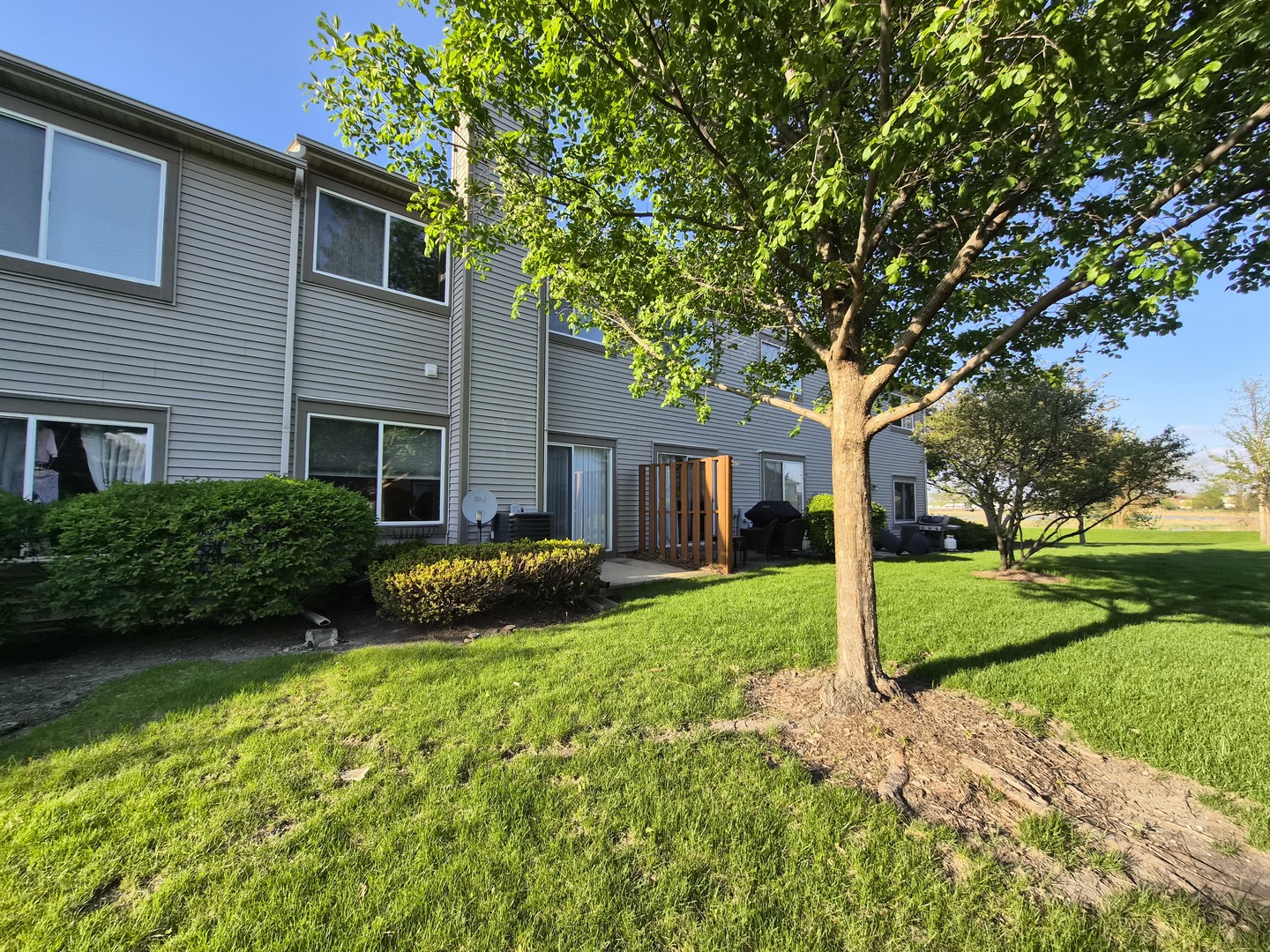 1015 Woodview Court #1015, Aurora, IL 60502