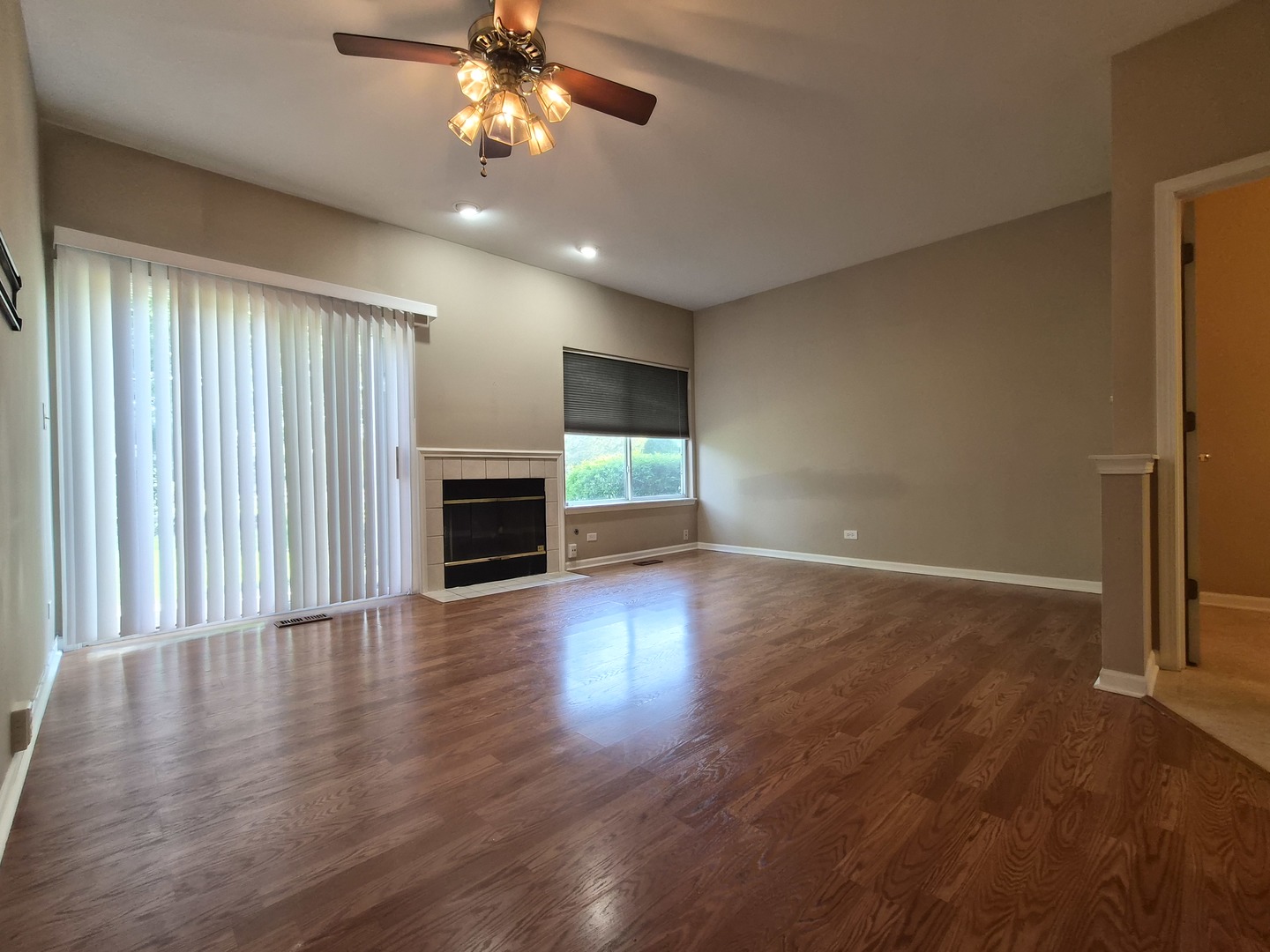 1015 Woodview Court #1015, Aurora, IL 60502
