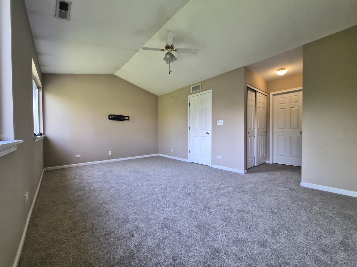 1015 Woodview Court #1015, Aurora, IL 60502