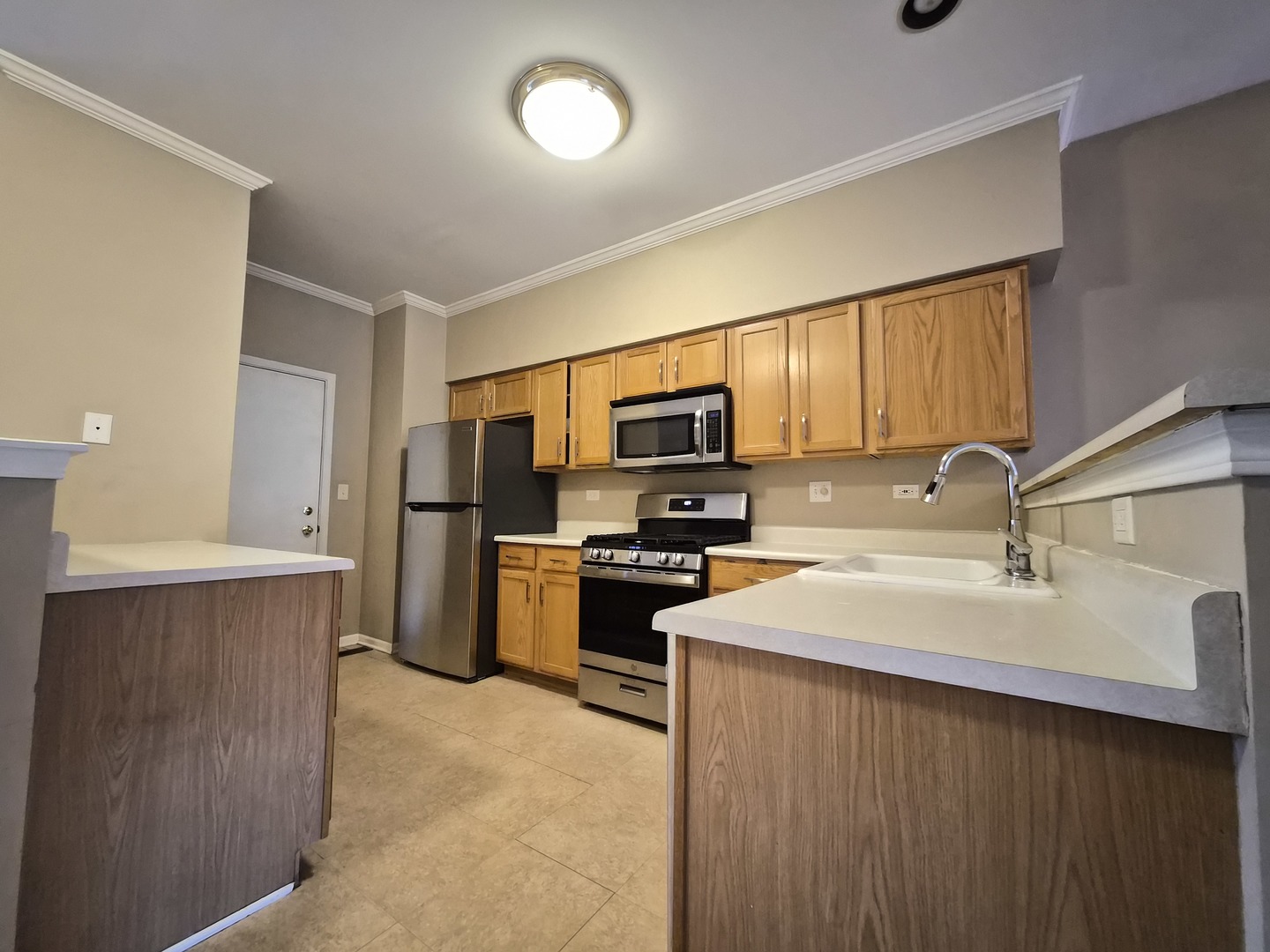 1015 Woodview Court #1015, Aurora, IL 60502