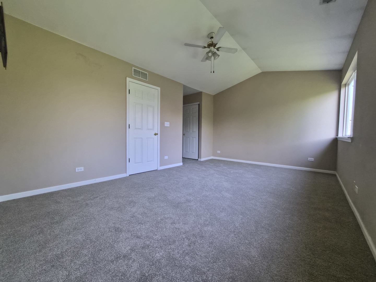 1015 Woodview Court #1015, Aurora, IL 60502