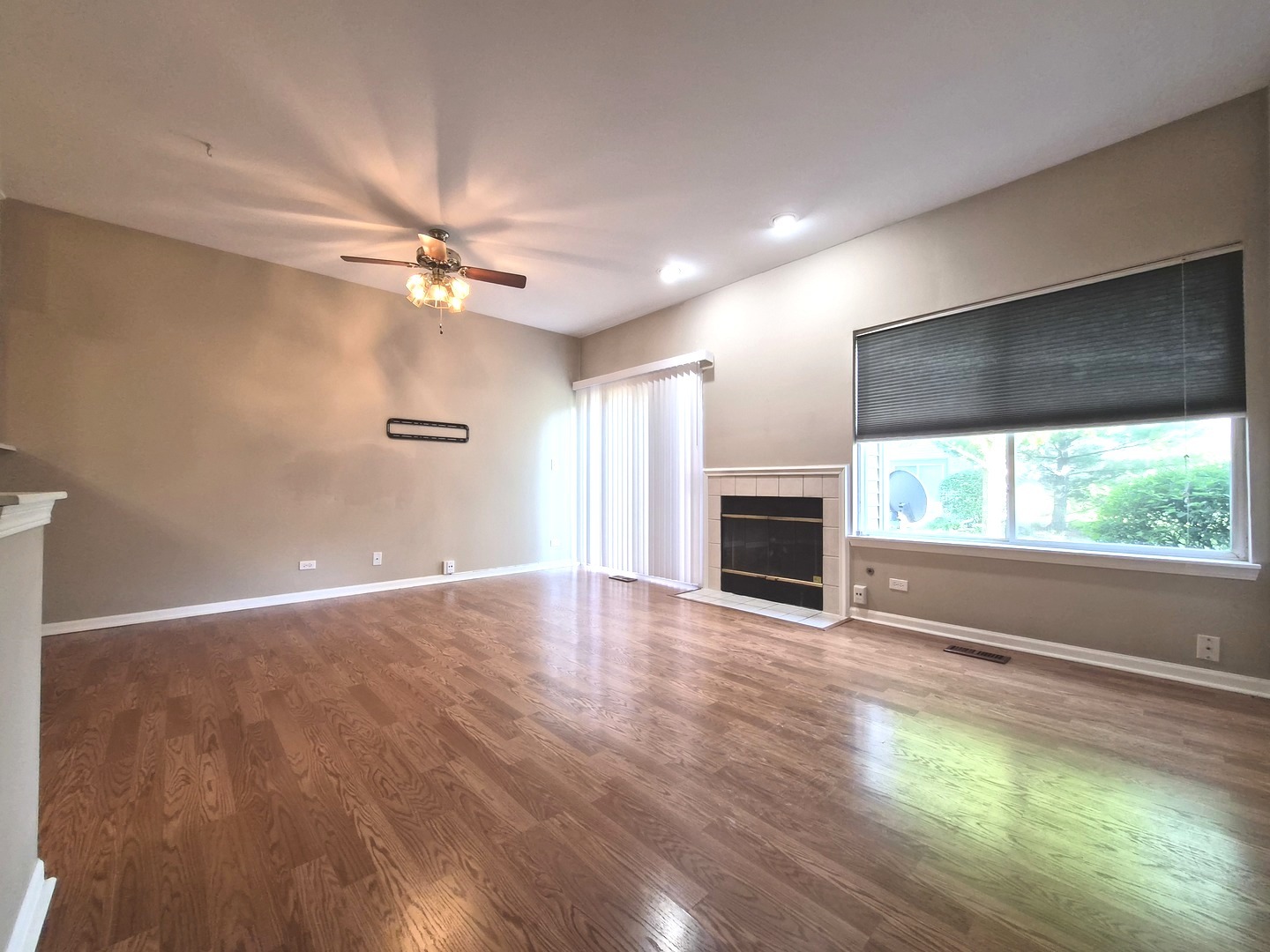 1015 Woodview Court #1015, Aurora, IL 60502