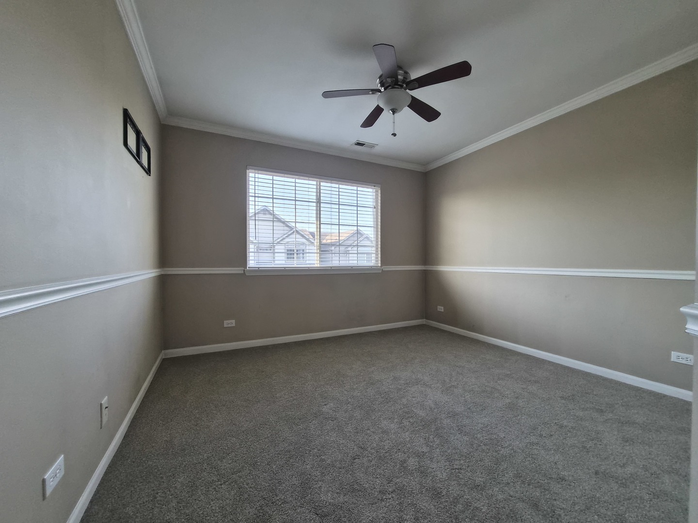1015 Woodview Court #1015, Aurora, IL 60502