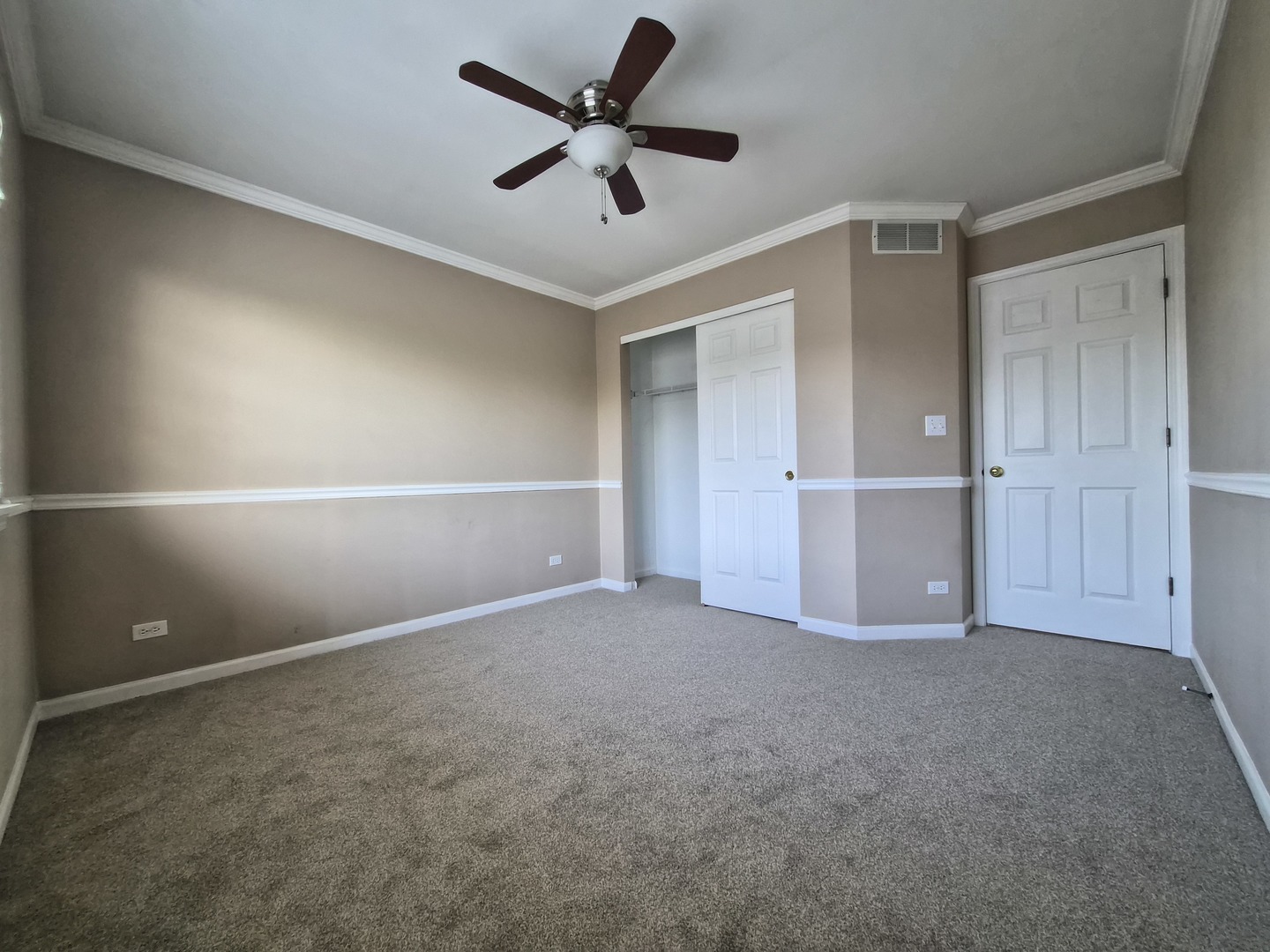 1015 Woodview Court #1015, Aurora, IL 60502