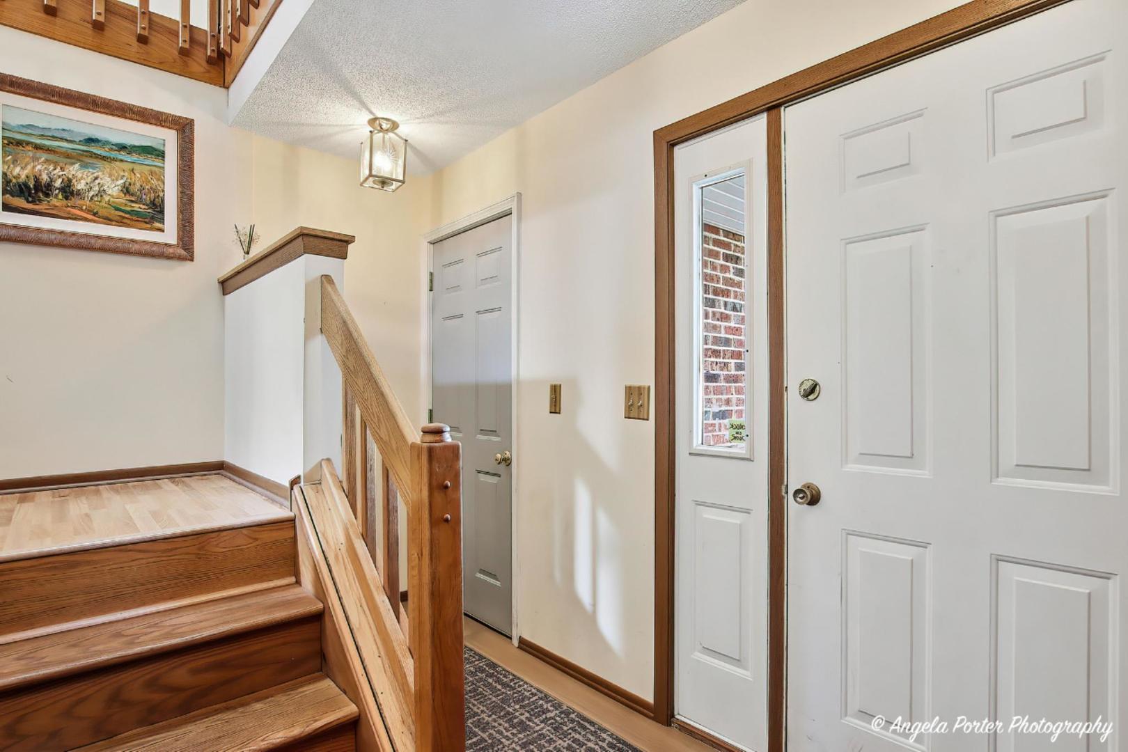 512 W Happfield Drive, Arlington Heights, IL 60004