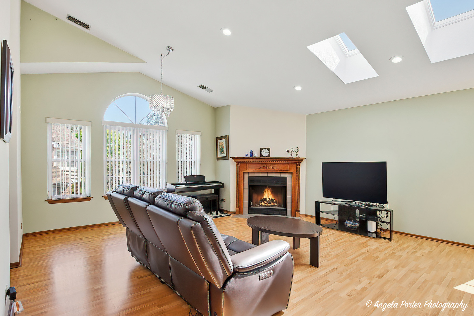 512 W Happfield Drive, Arlington Heights, IL 60004