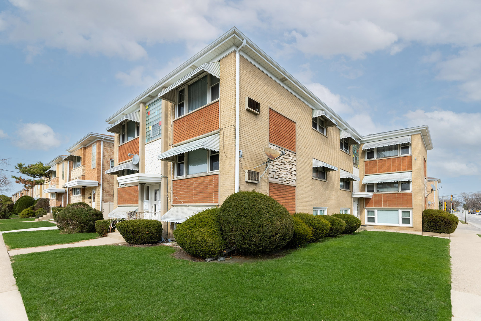 4401 N Newcastle Avenue, Harwood Heights, IL 60706