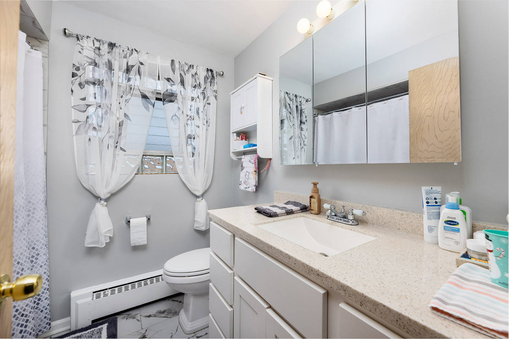 4401 N Newcastle Avenue, Harwood Heights, IL 60706