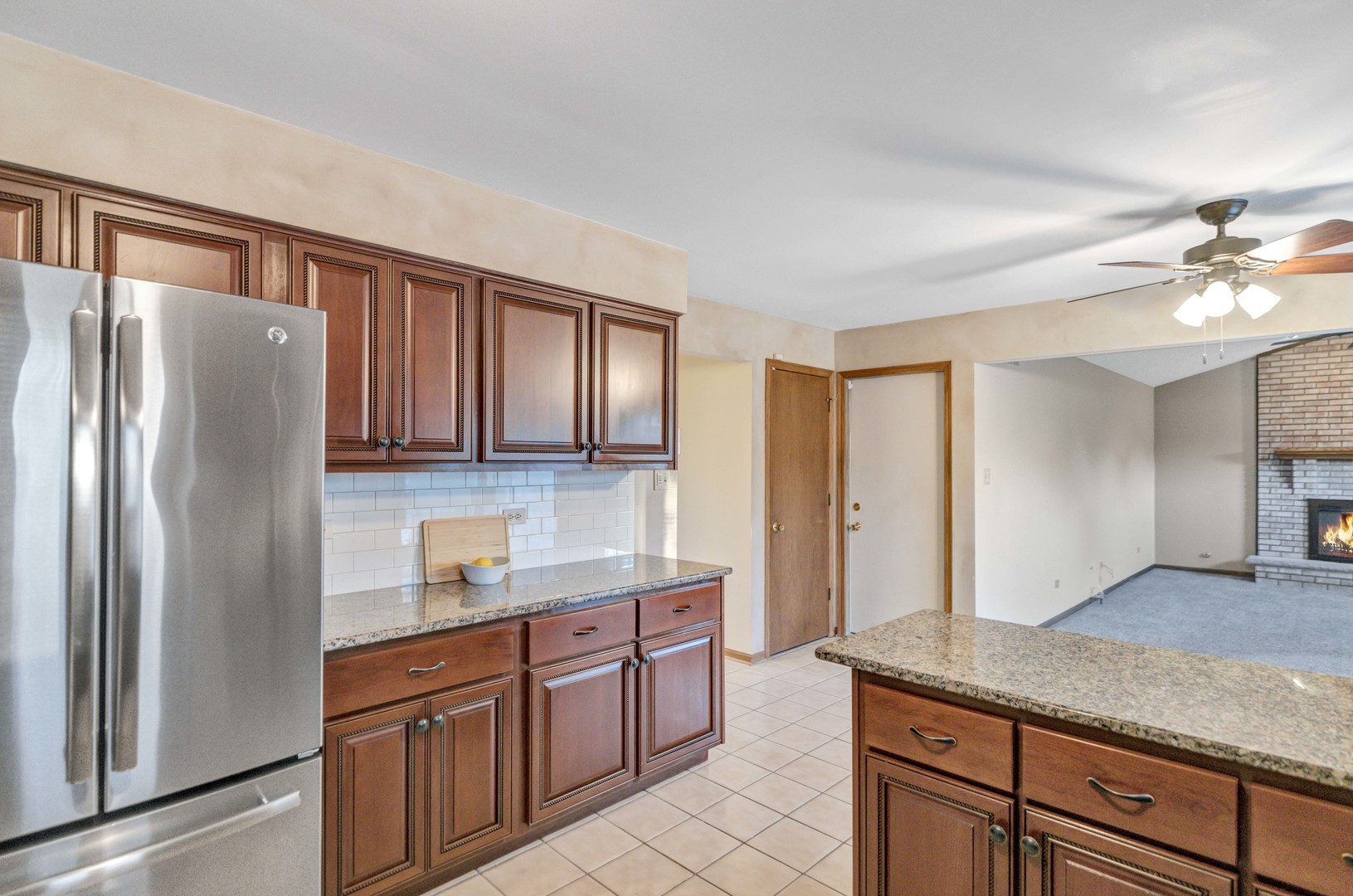 1813 Chippingham Road, Woodridge, IL 60517