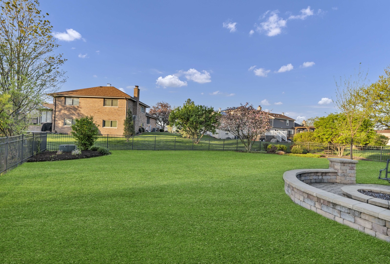 1813 Chippingham Road, Woodridge, IL 60517