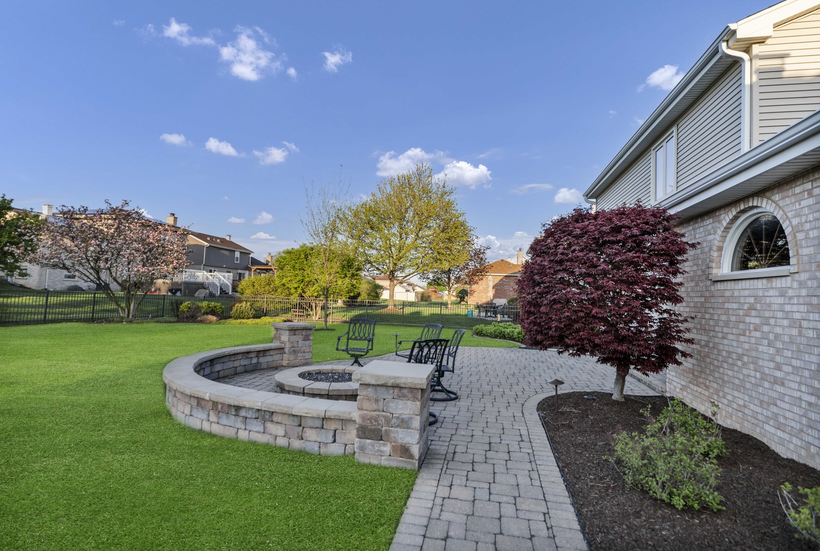 1813 Chippingham Road, Woodridge, IL 60517