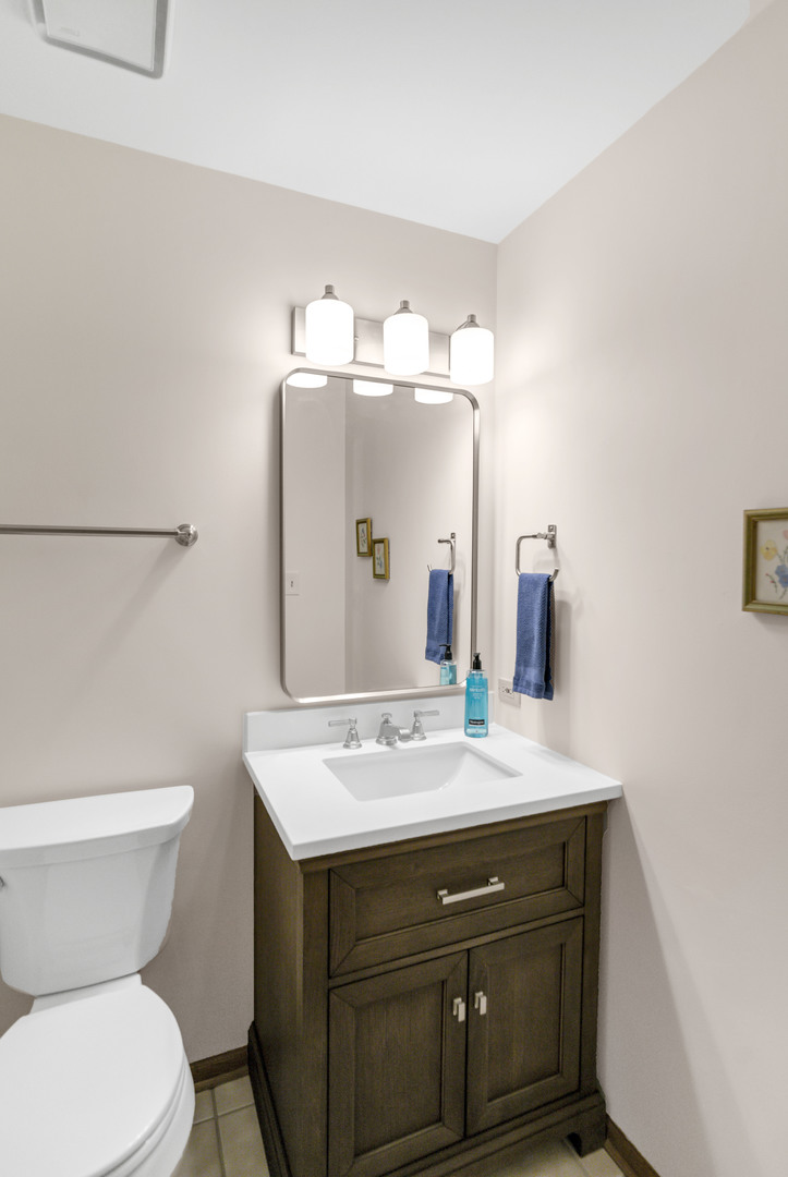 1813 Chippingham Road, Woodridge, IL 60517