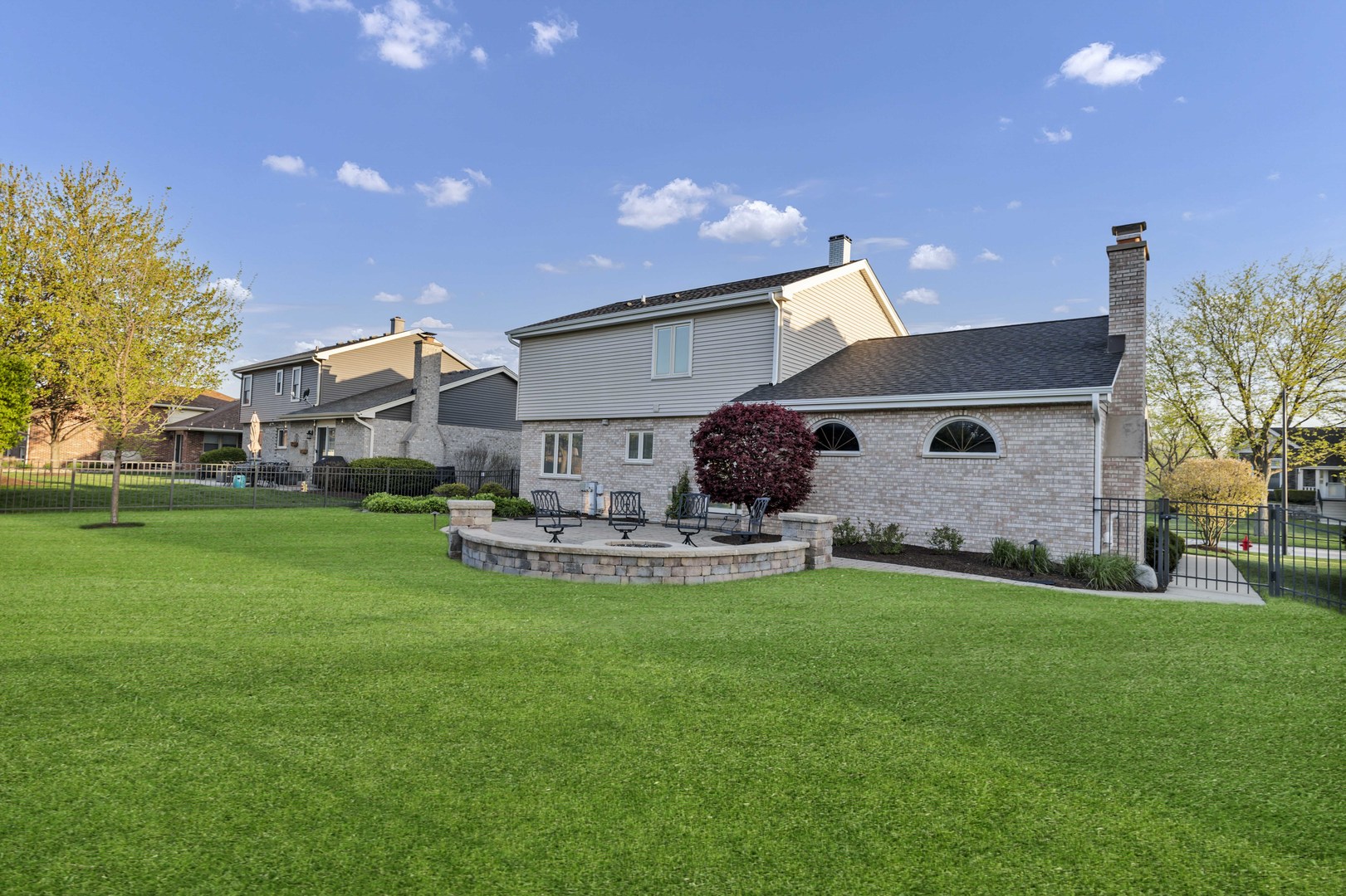 1813 Chippingham Road, Woodridge, IL 60517