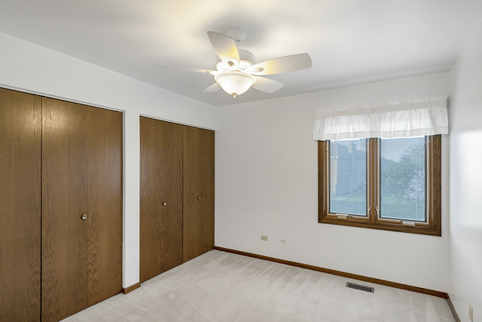 1813 Chippingham Road, Woodridge, IL 60517