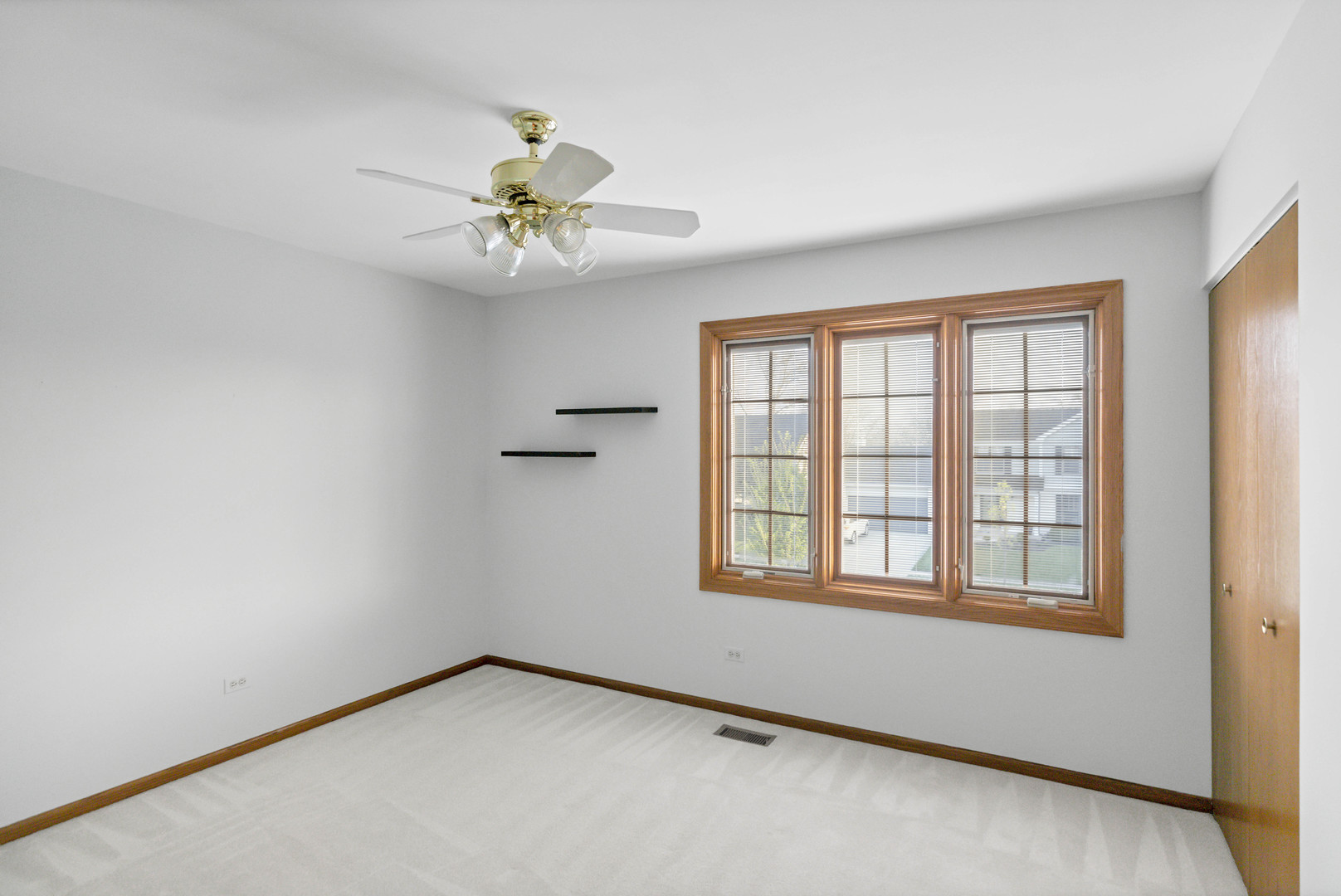 1813 Chippingham Road, Woodridge, IL 60517