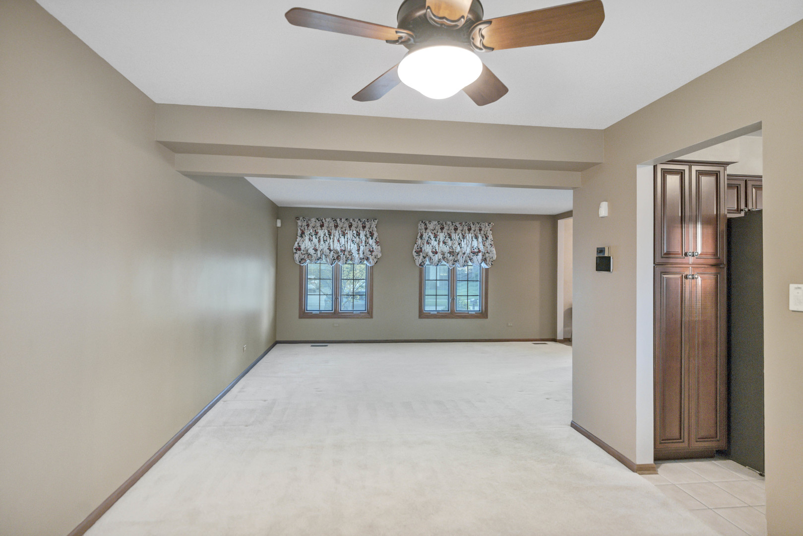 1813 Chippingham Road, Woodridge, IL 60517