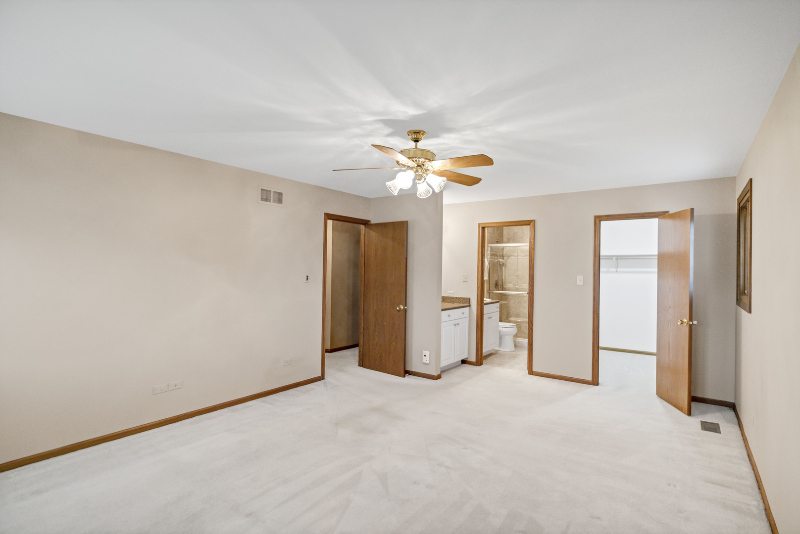 1813 Chippingham Road, Woodridge, IL 60517