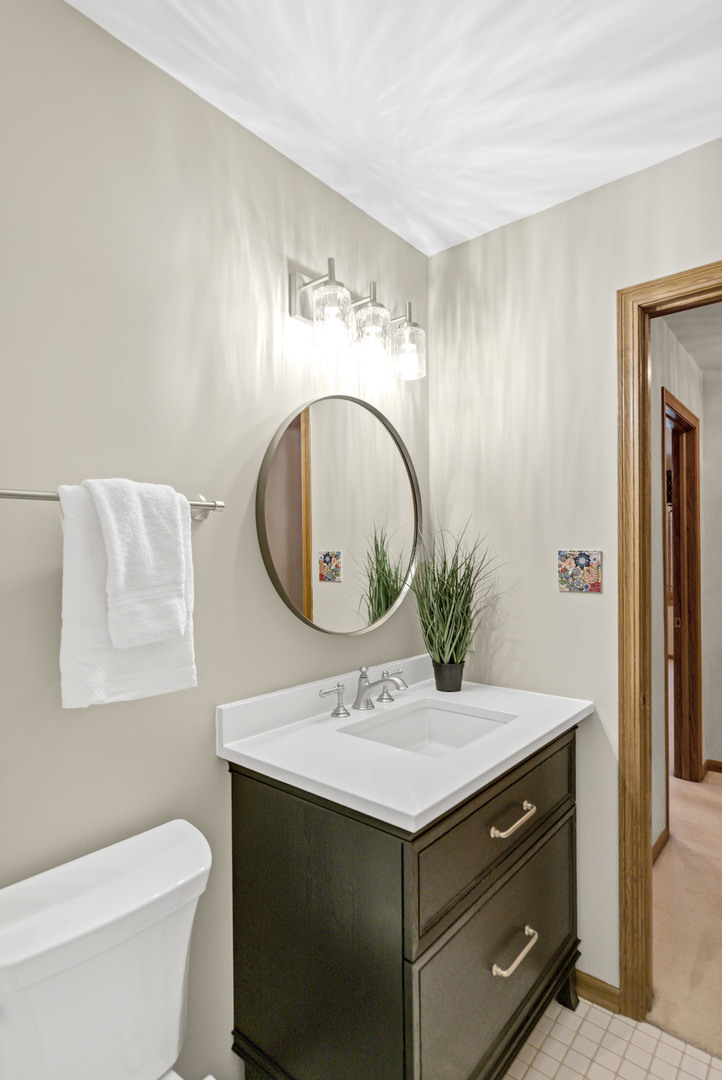 1813 Chippingham Road, Woodridge, IL 60517