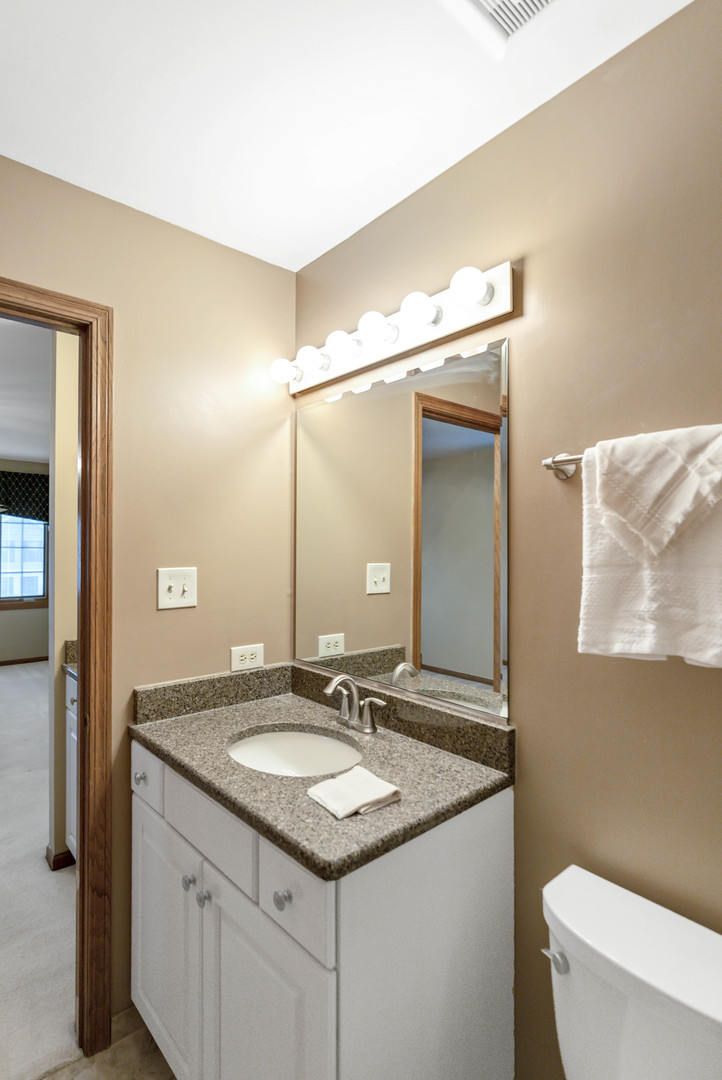 1813 Chippingham Road, Woodridge, IL 60517