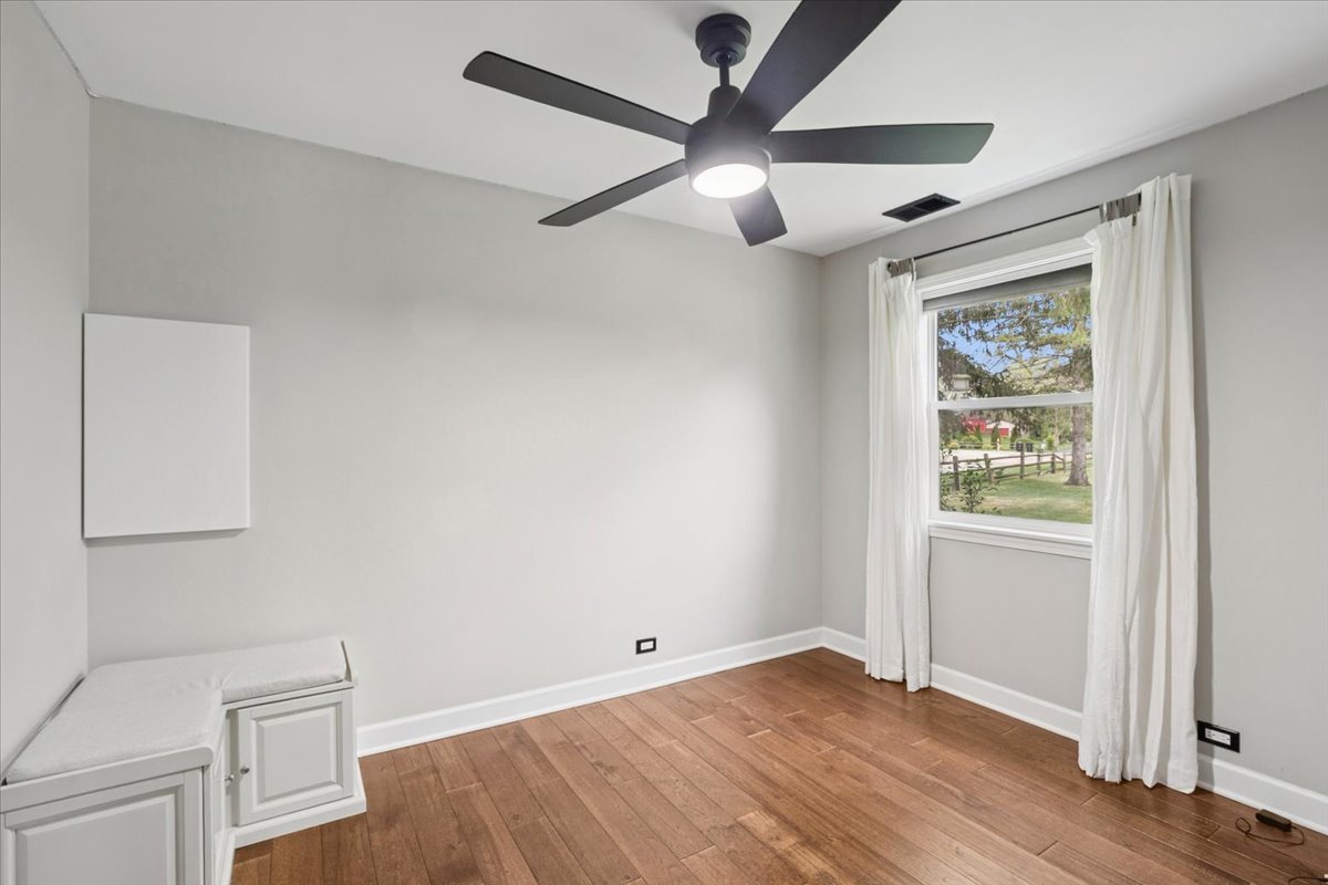 26701 W Karen Drive, Wauconda, IL 60084