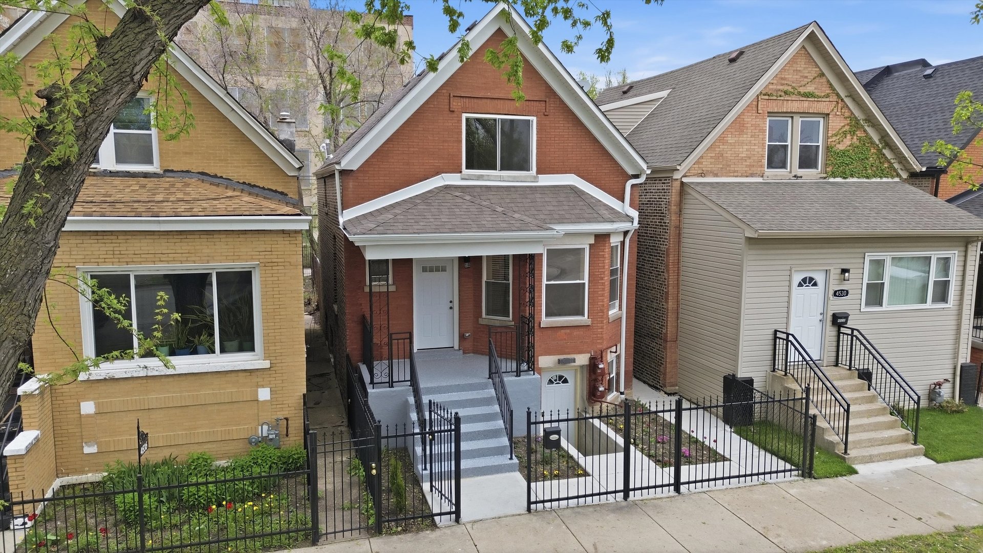 4532 W Maypole Avenue, Chicago, IL 60624