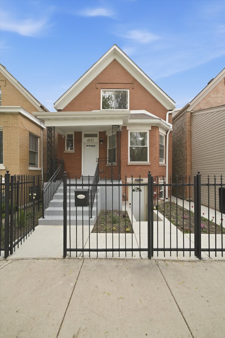 4532 W Maypole Avenue, Chicago, IL 60624