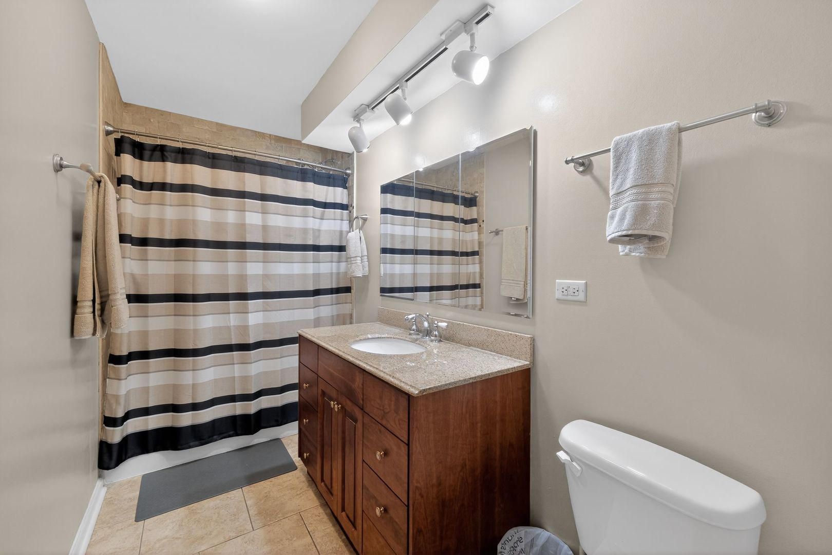 7225 W Higgins Avenue #103, Chicago, IL 60656