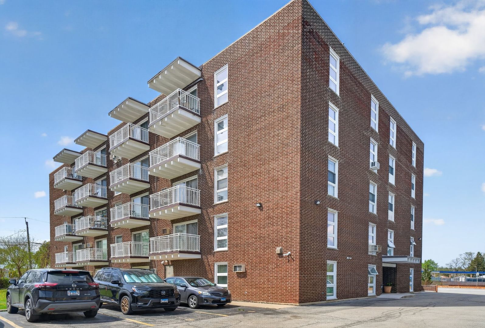 7225 W Higgins Avenue #103, Chicago, IL 60656