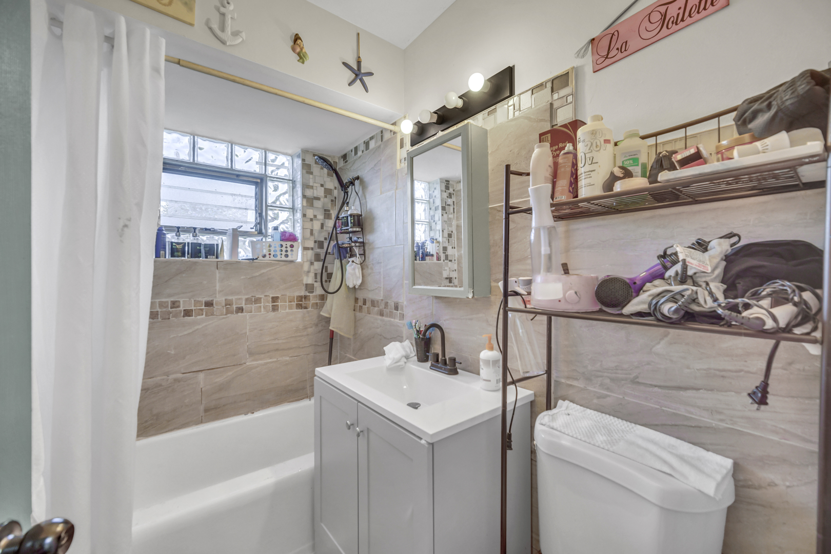 3257 N Kostner Avenue, Chicago, IL 60641