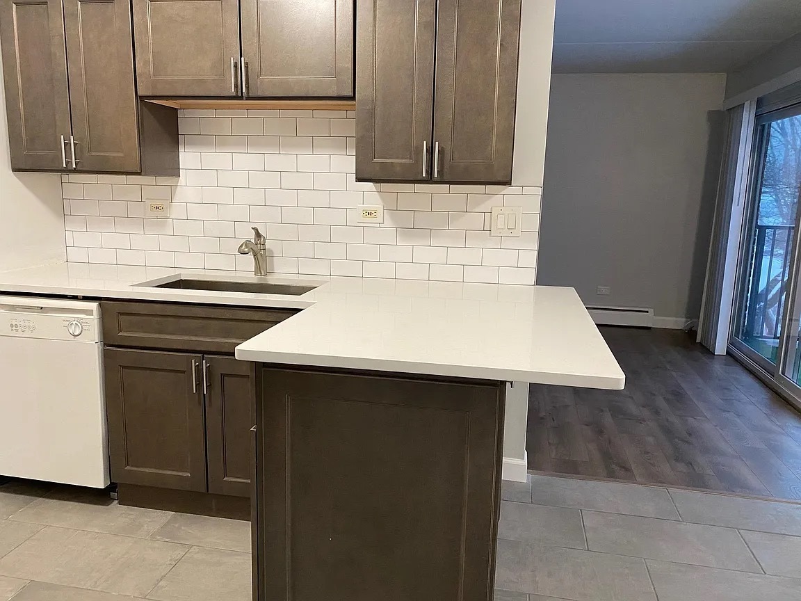 Arlington Heights, IL 60004